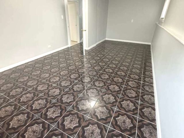 7843 S LUNA Avenue, Burbank, IL 60459