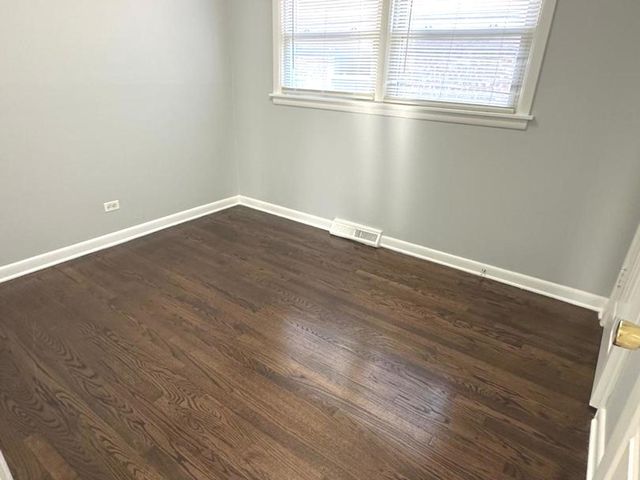 7843 S LUNA Avenue, Burbank, IL 60459