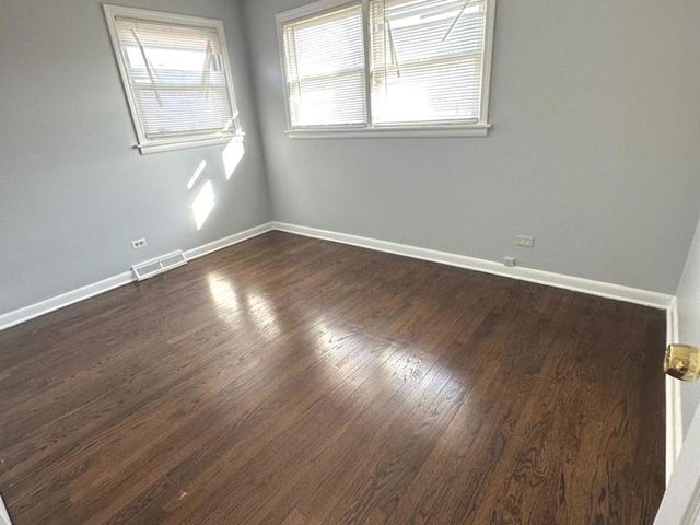 7843 S LUNA Avenue, Burbank, IL 60459