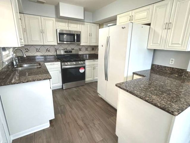 7843 S LUNA Avenue, Burbank, IL 60459