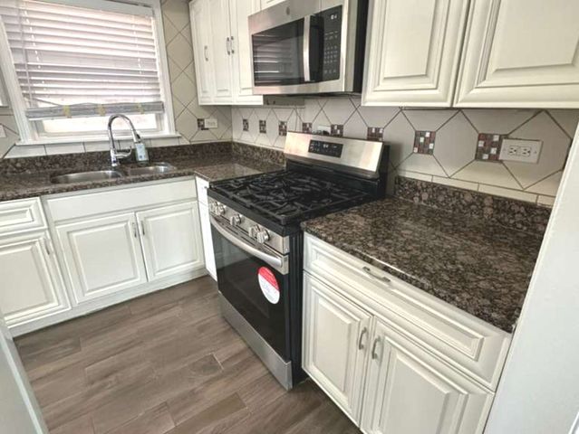 7843 S LUNA Avenue, Burbank, IL 60459