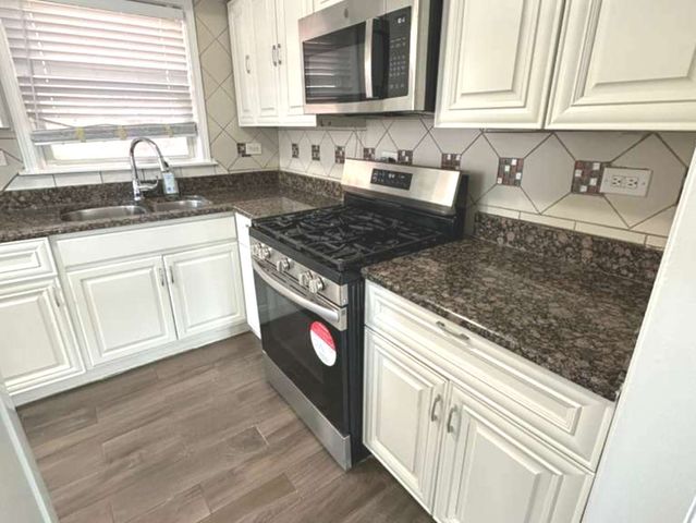 7843 S LUNA Avenue, Burbank, IL 60459