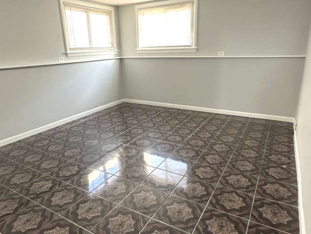 7843 S LUNA Avenue, Burbank, IL 60459