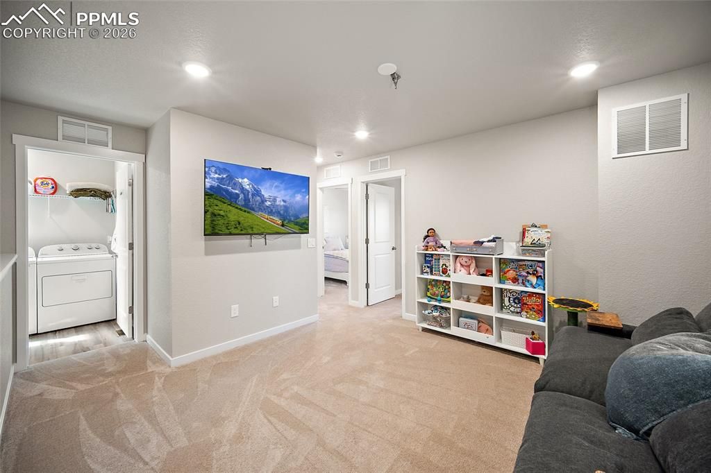 Image 18 of property listing at 8122 Grey Bark Way, Colorado Springs, CO 80908