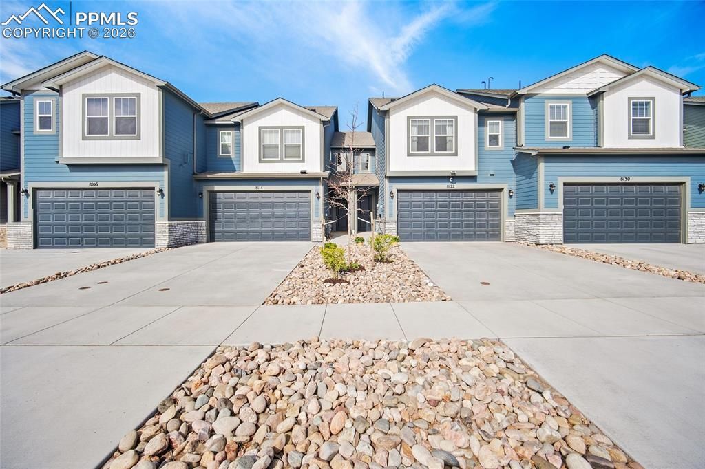 Image 3 of property listing at 8122 Grey Bark Way, Colorado Springs, CO 80908