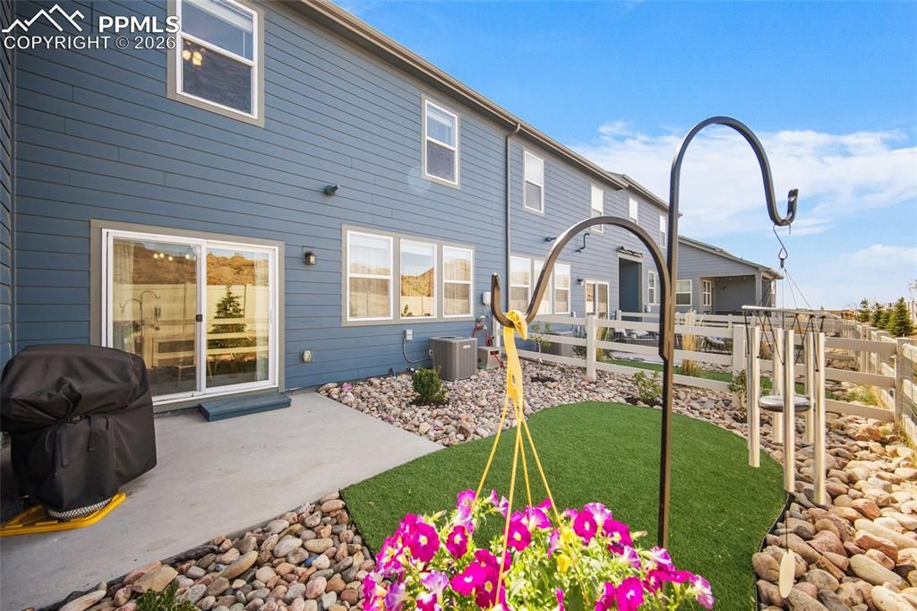 Image 34 of property listing at 8122 Grey Bark Way, Colorado Springs, CO 80908