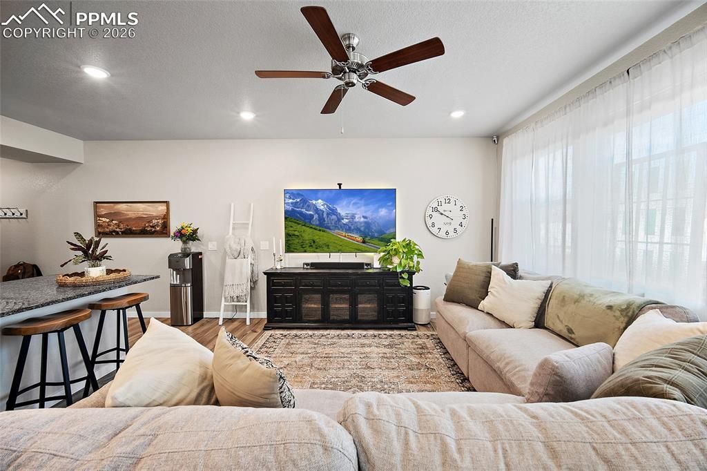 Image 6 of property listing at 8122 Grey Bark Way, Colorado Springs, CO 80908