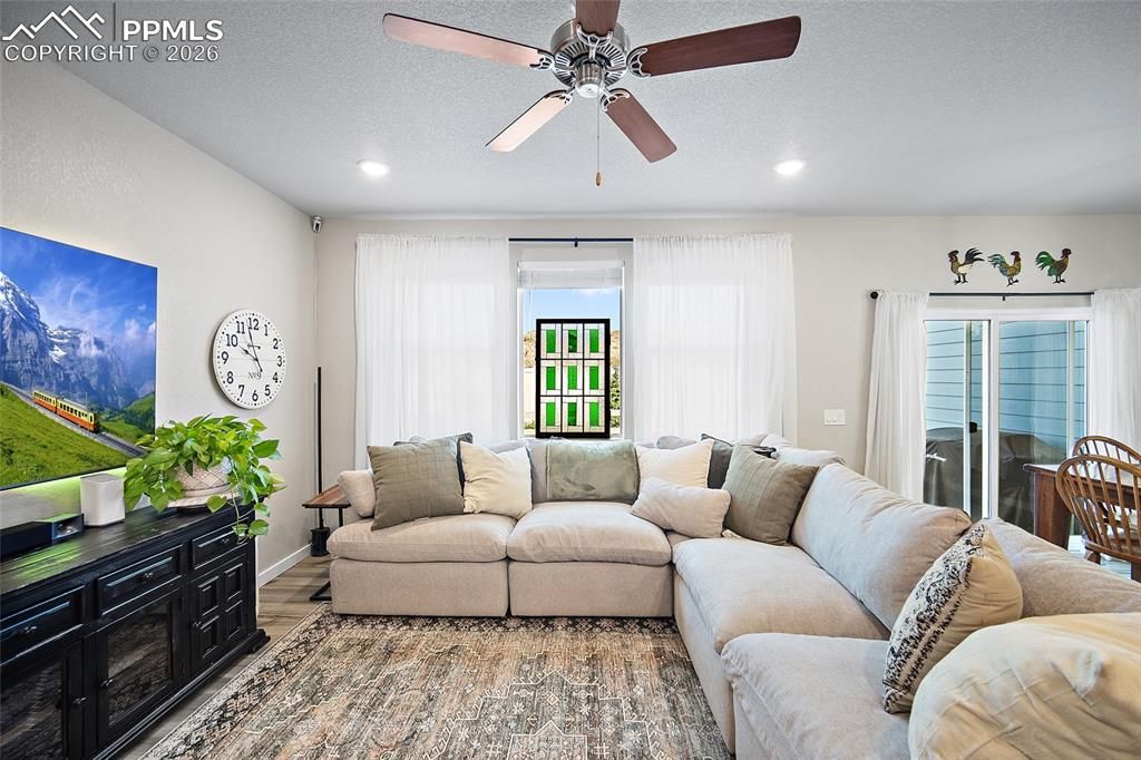 Image 7 of property listing at 8122 Grey Bark Way, Colorado Springs, CO 80908