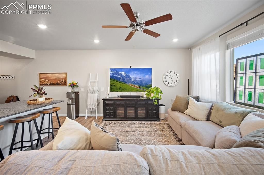 Image 8 of property listing at 8122 Grey Bark Way, Colorado Springs, CO 80908