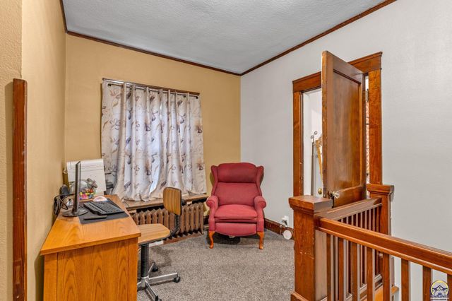 501 SW Western AVE, Topeka, KS 66606