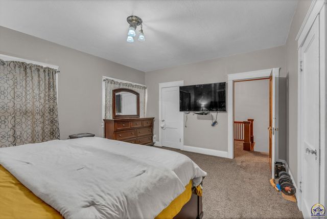 501 SW Western AVE, Topeka, KS 66606