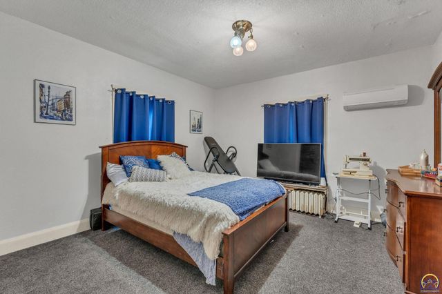 501 SW Western AVE, Topeka, KS 66606