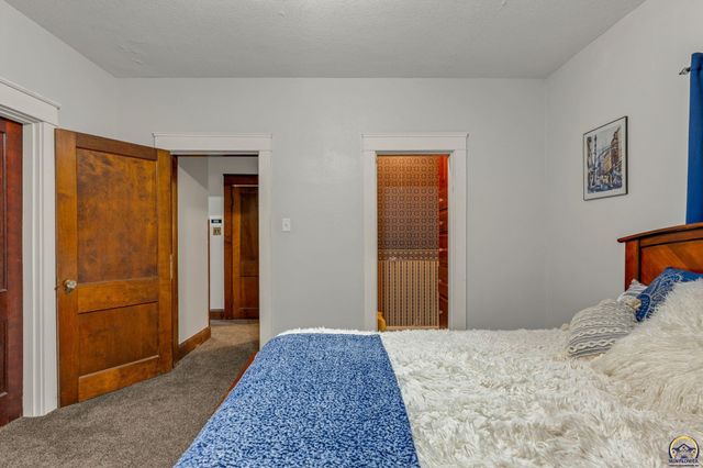 501 SW Western AVE, Topeka, KS 66606
