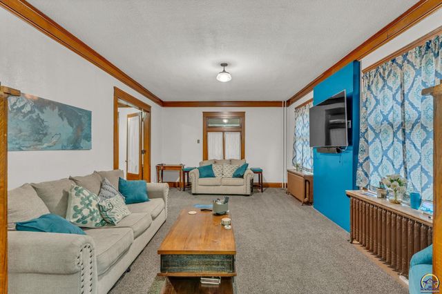 501 SW Western AVE, Topeka, KS 66606