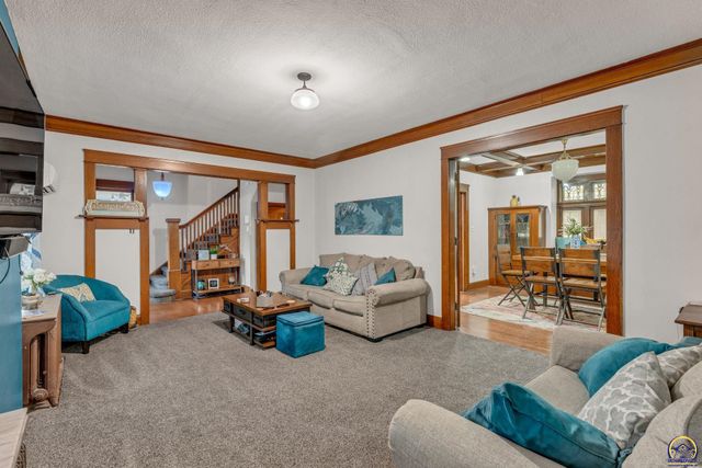 501 SW Western AVE, Topeka, KS 66606