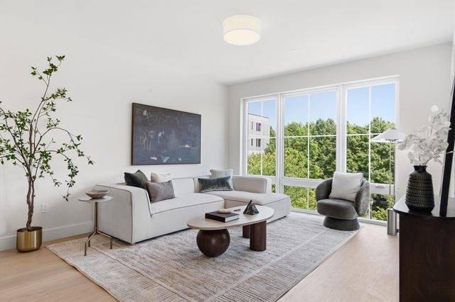 28 Geneva St 206, Boston, MA 02128