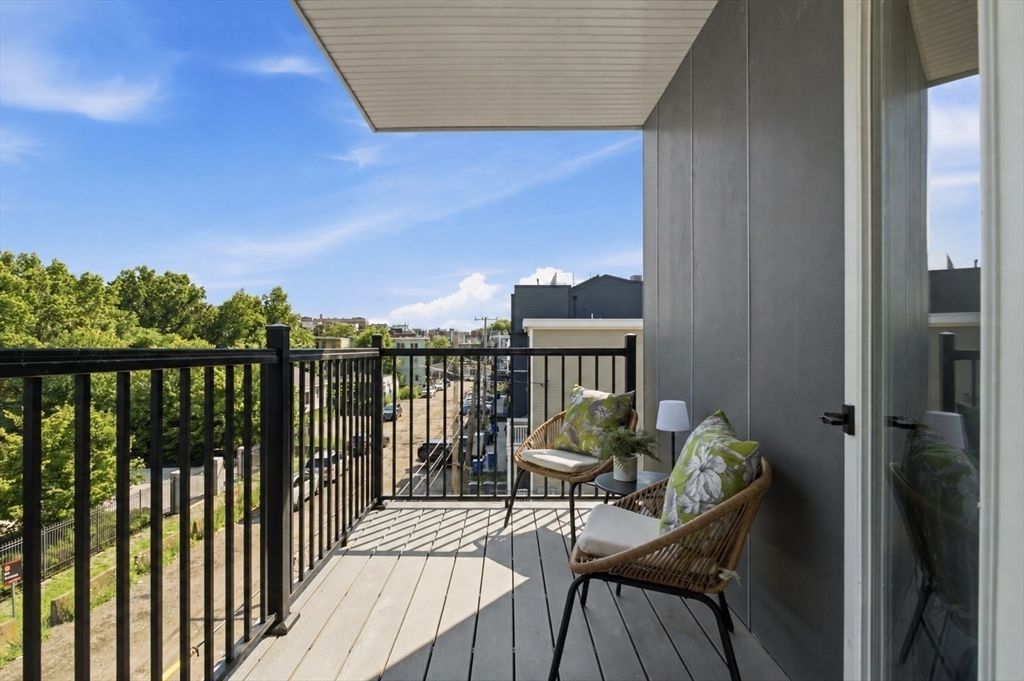 28 Geneva St 206, Boston, MA 02128