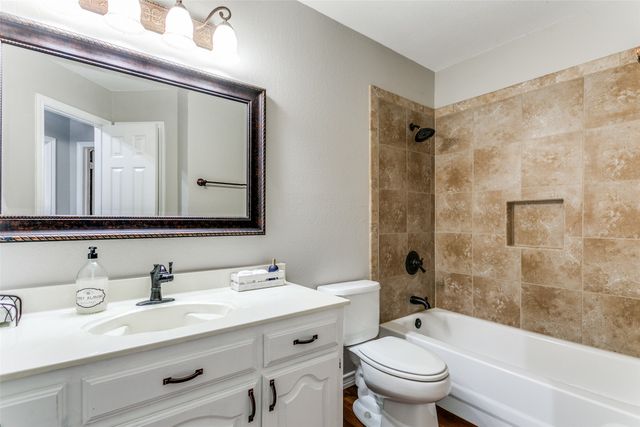 5204 Heatherdale Drive, Grapevine, TX 76051