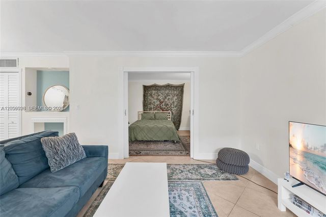 8617 SW 68th Ct 23, Pinecrest, FL 33156