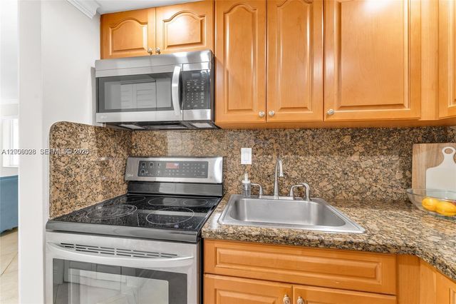 8617 SW 68th Ct 23, Pinecrest, FL 33156