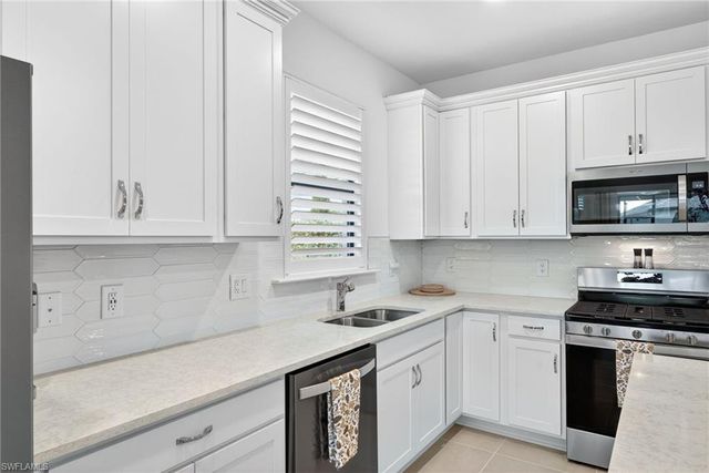 1918 Mesa LN, Naples, FL 34120