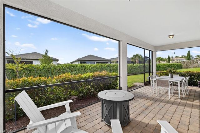 1918 Mesa LN, Naples, FL 34120