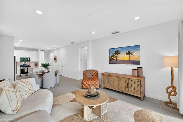 1918 Mesa LN, Naples, FL 34120