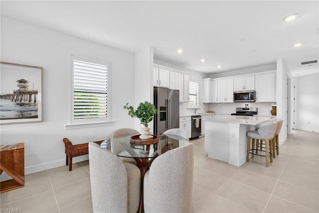 1918 Mesa LN, Naples, FL 34120