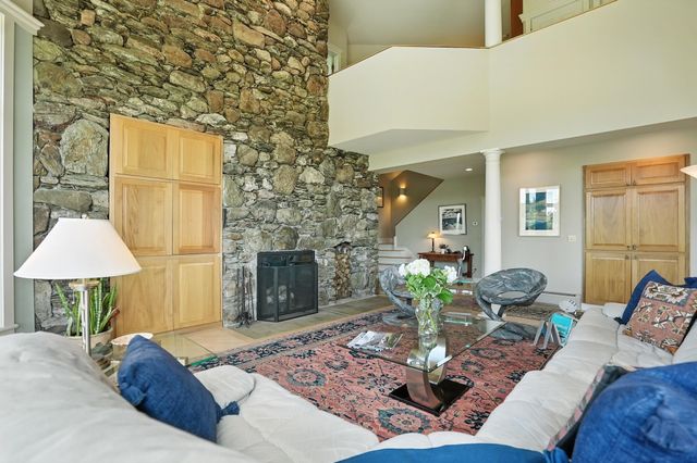 699 Nob Hill Road, Williston, VT 05495