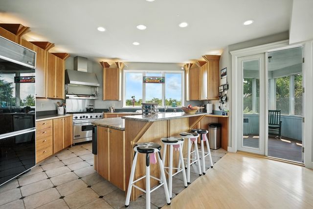 699 Nob Hill Road, Williston, VT 05495