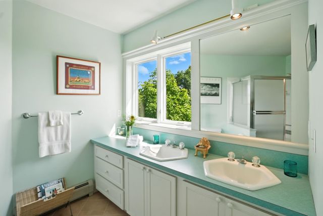 699 Nob Hill Road, Williston, VT 05495
