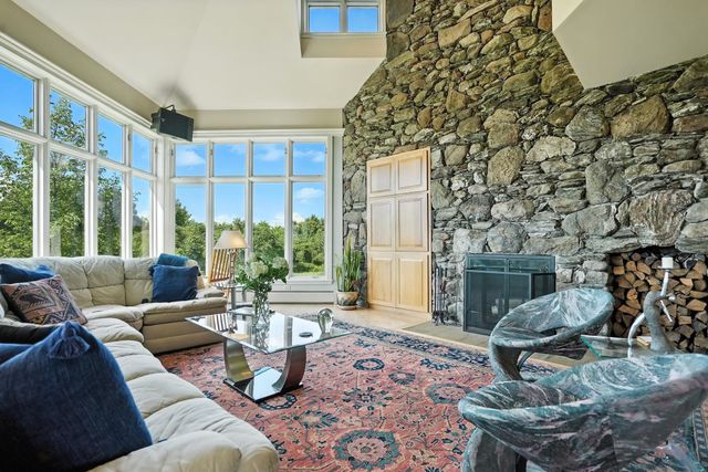 699 Nob Hill Road, Williston, VT 05495