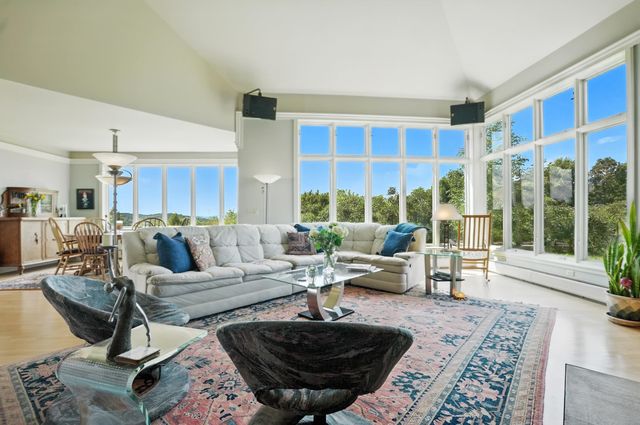 699 Nob Hill Road, Williston, VT 05495