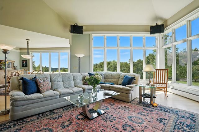 699 Nob Hill Road, Williston, VT 05495
