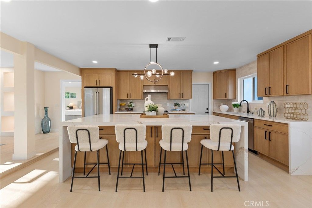Image 9 of property listing at 1019 N Cambria Place, Anaheim, CA 92801