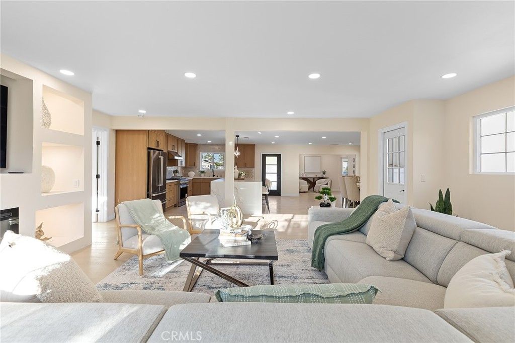 Image 14 of property listing at 1019 N Cambria Place, Anaheim, CA 92801