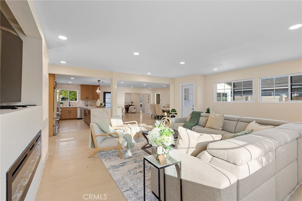 Image 16 of property listing at 1019 N Cambria Place, Anaheim, CA 92801