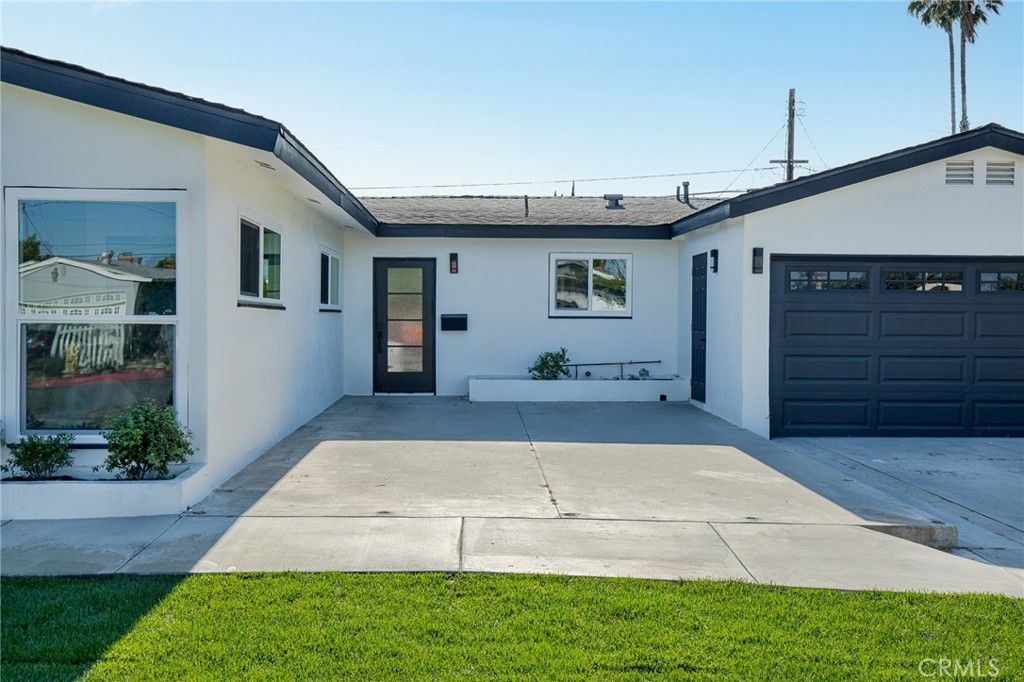 Image 2 of property listing at 1019 N Cambria Place, Anaheim, CA 92801