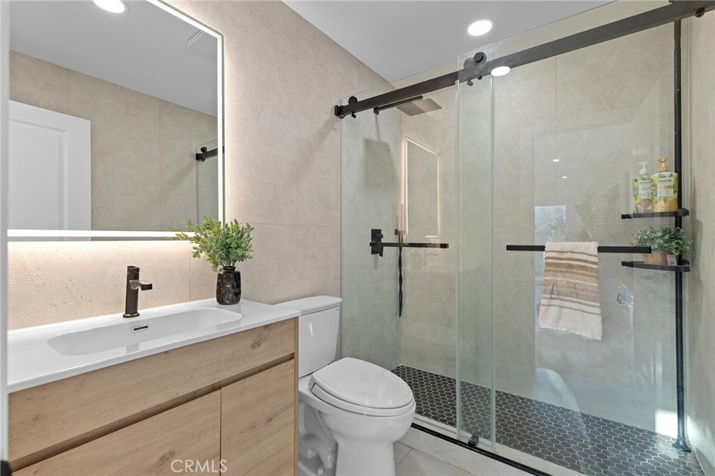Image 33 of property listing at 1019 N Cambria Place, Anaheim, CA 92801
