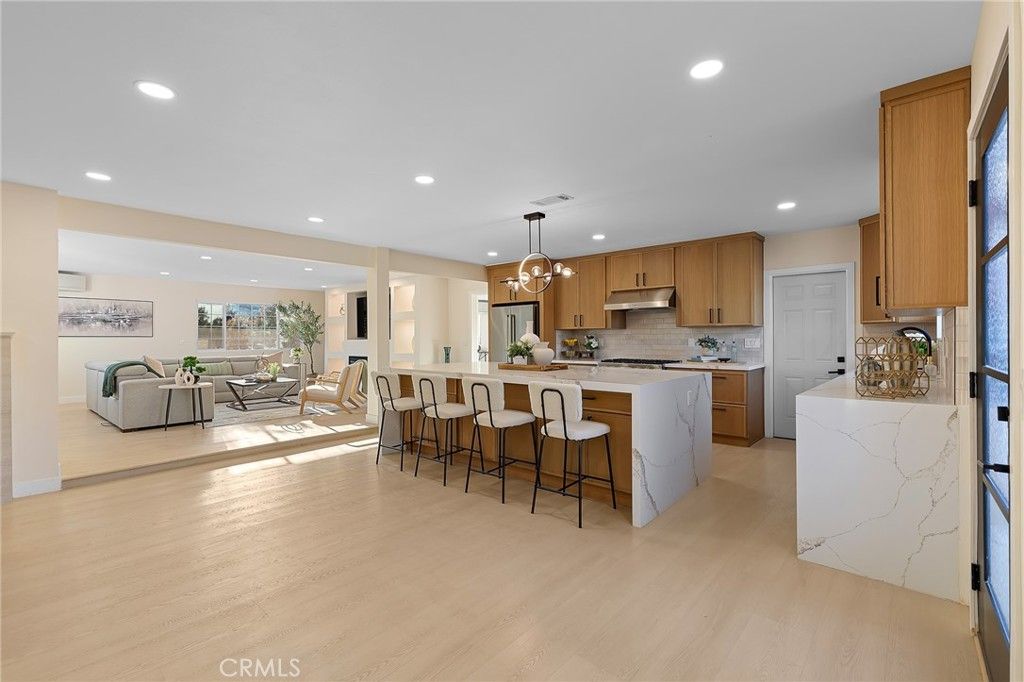 Image 4 of property listing at 1019 N Cambria Place, Anaheim, CA 92801