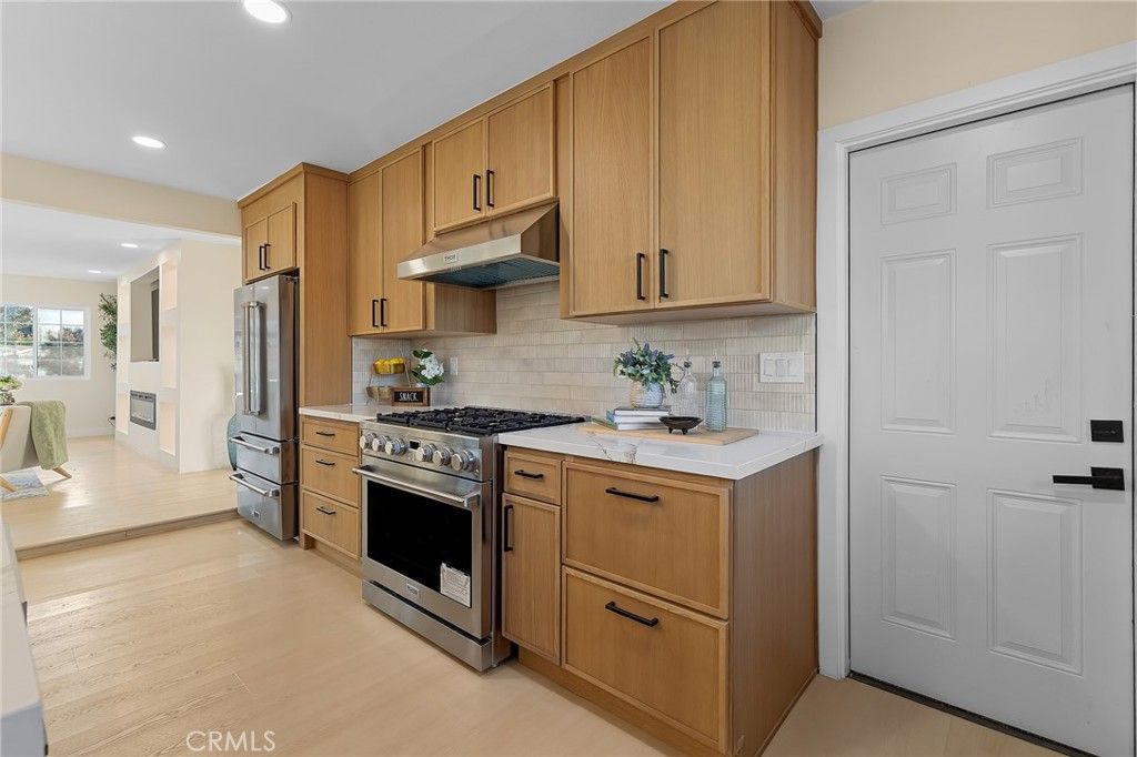 Image 8 of property listing at 1019 N Cambria Place, Anaheim, CA 92801