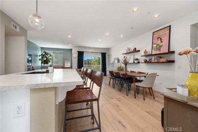 13025 Park Place 301, Hawthorne, CA 90250