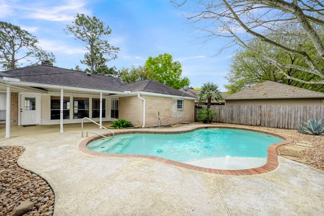 16135 Ridge Park Drive, Houston, TX 77095