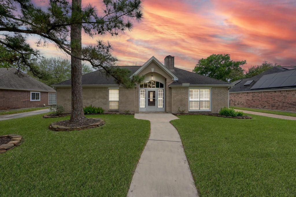 16135 Ridge Park Drive, Houston, TX 77095