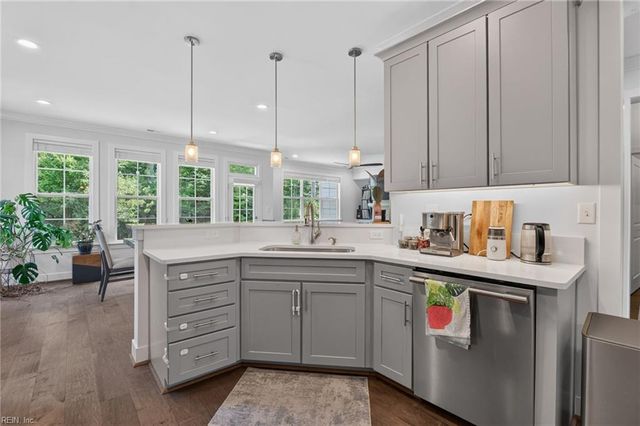 2908 Bluegrass LN, Virginia Beach, VA 23453