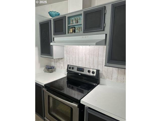 700 N MILL St, Creswell, OR 97426