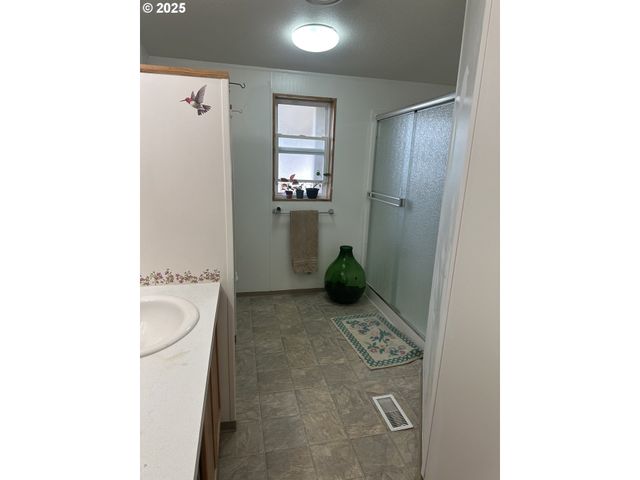 700 N MILL St, Creswell, OR 97426