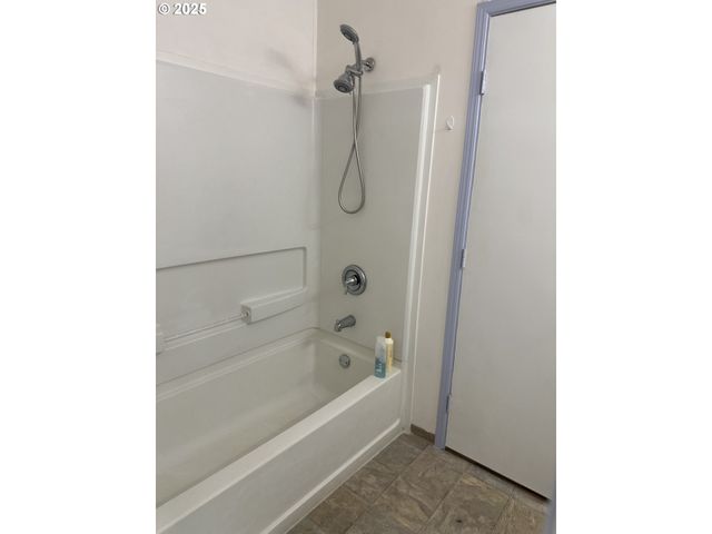 700 N MILL St, Creswell, OR 97426