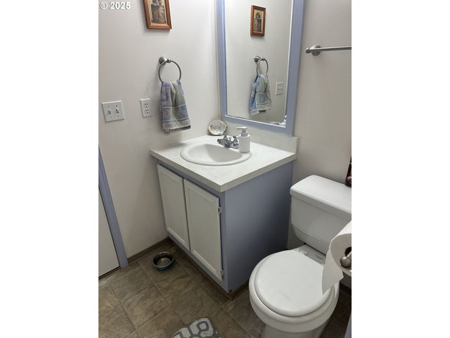 700 N MILL St, Creswell, OR 97426