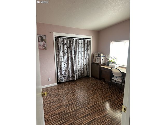 700 N MILL St, Creswell, OR 97426